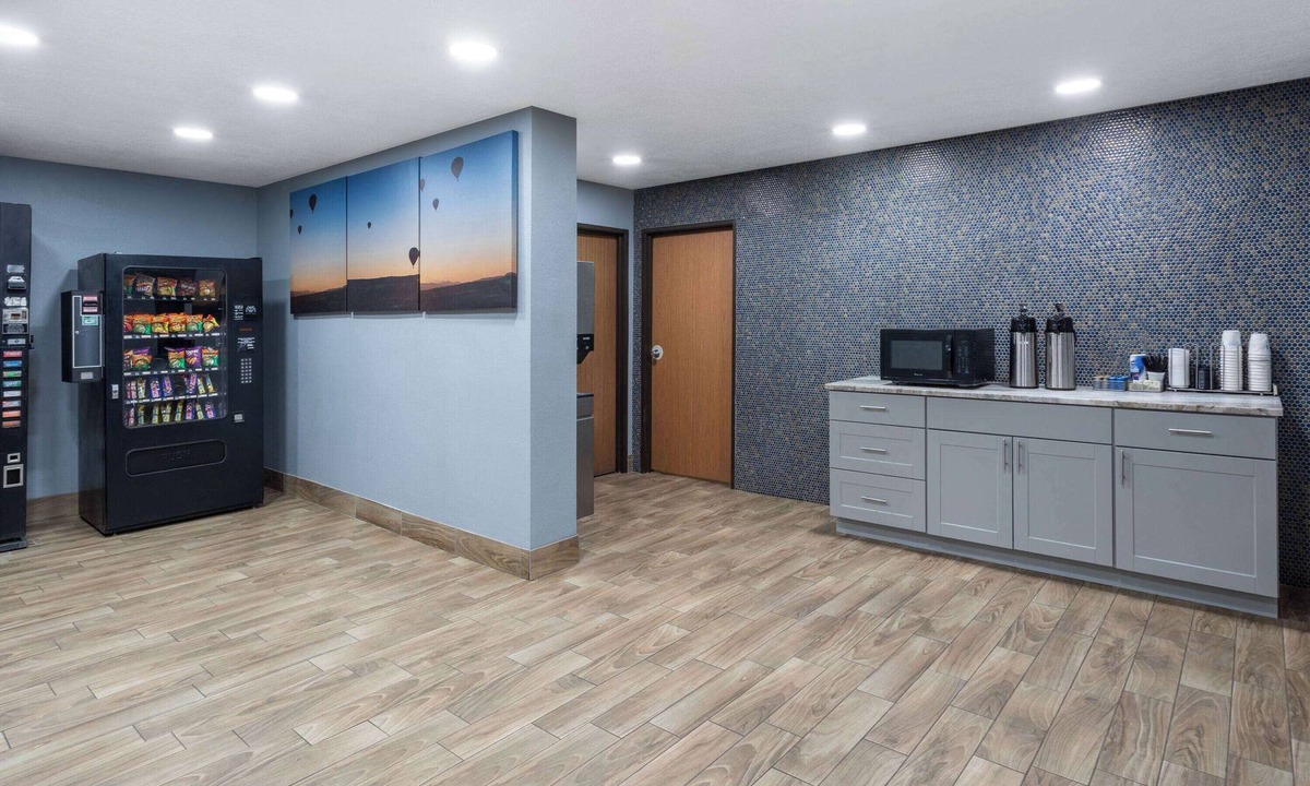 Northeast Heights Hotel | Travelodge by Wyndham Albuquerque East