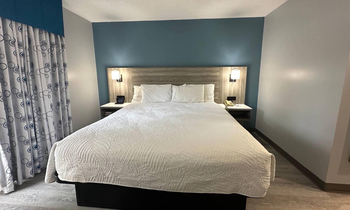 Bracebridge Hotel | Travelodge by Wyndham Bracebridge