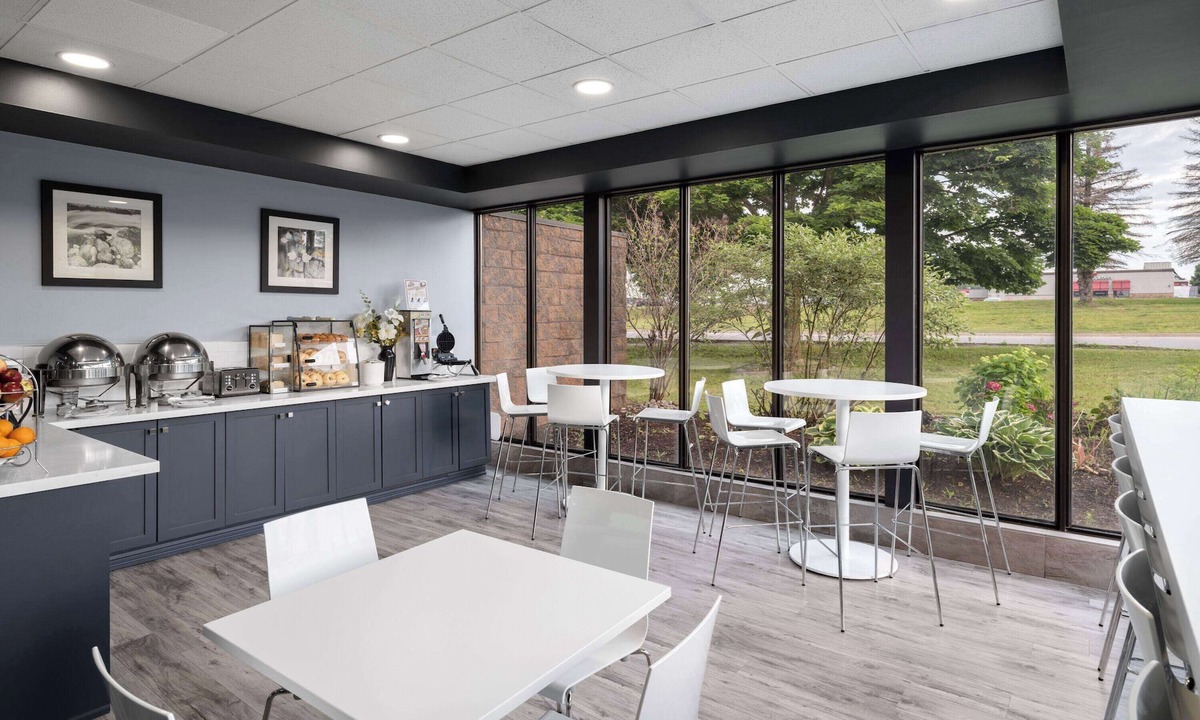 Barrie Hotel | Travelodge by Wyndham Barrie