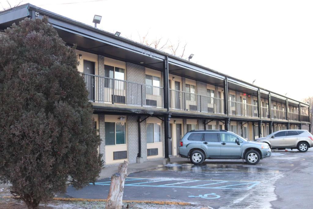 Livonia Hotel | Travelodge by Wyndham Livonia Canton Novi Detroit Area