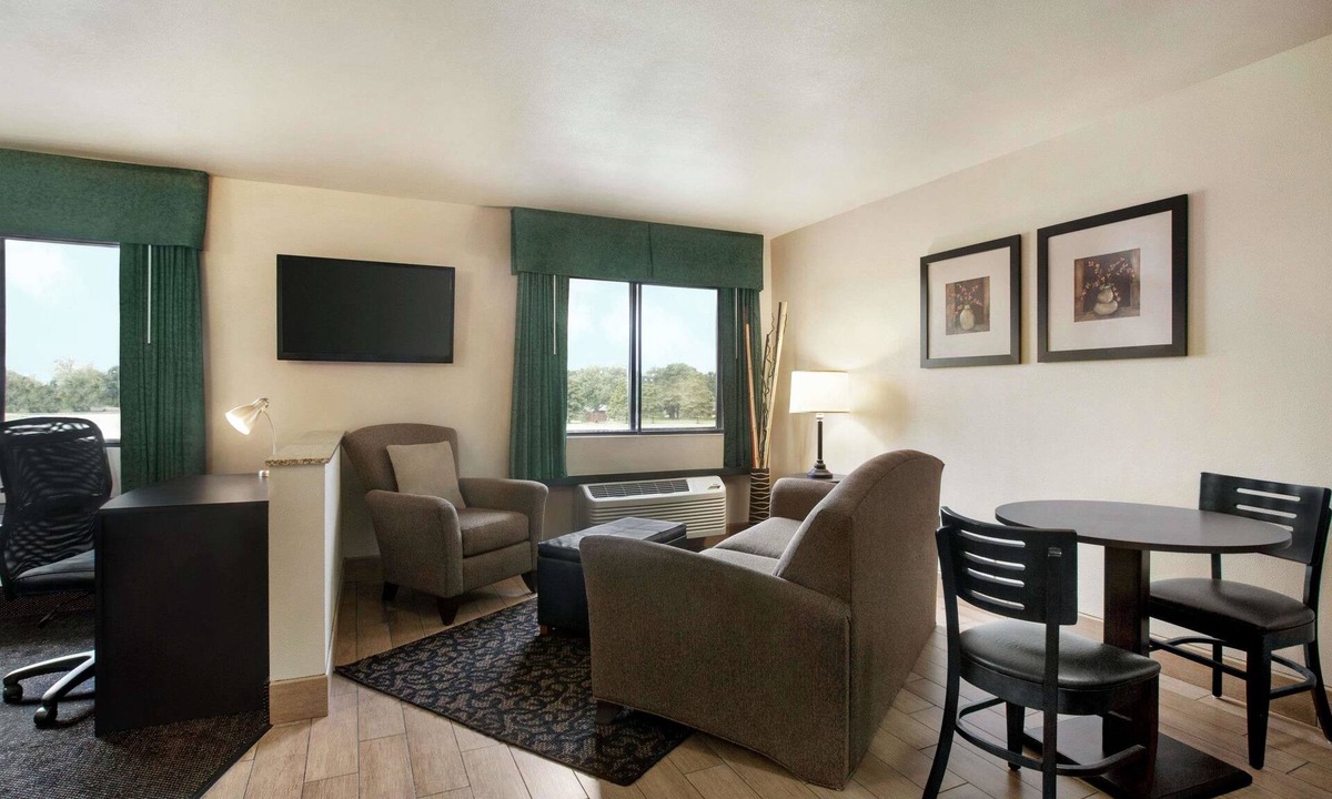Blanks Hotel | Travelodge by Wyndham Livonia