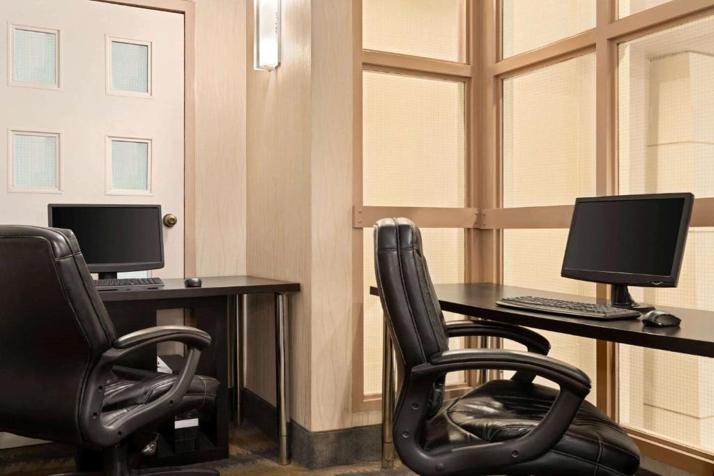 Oshawa Hotel | Travelodge by Wyndham Oshawa Whitby