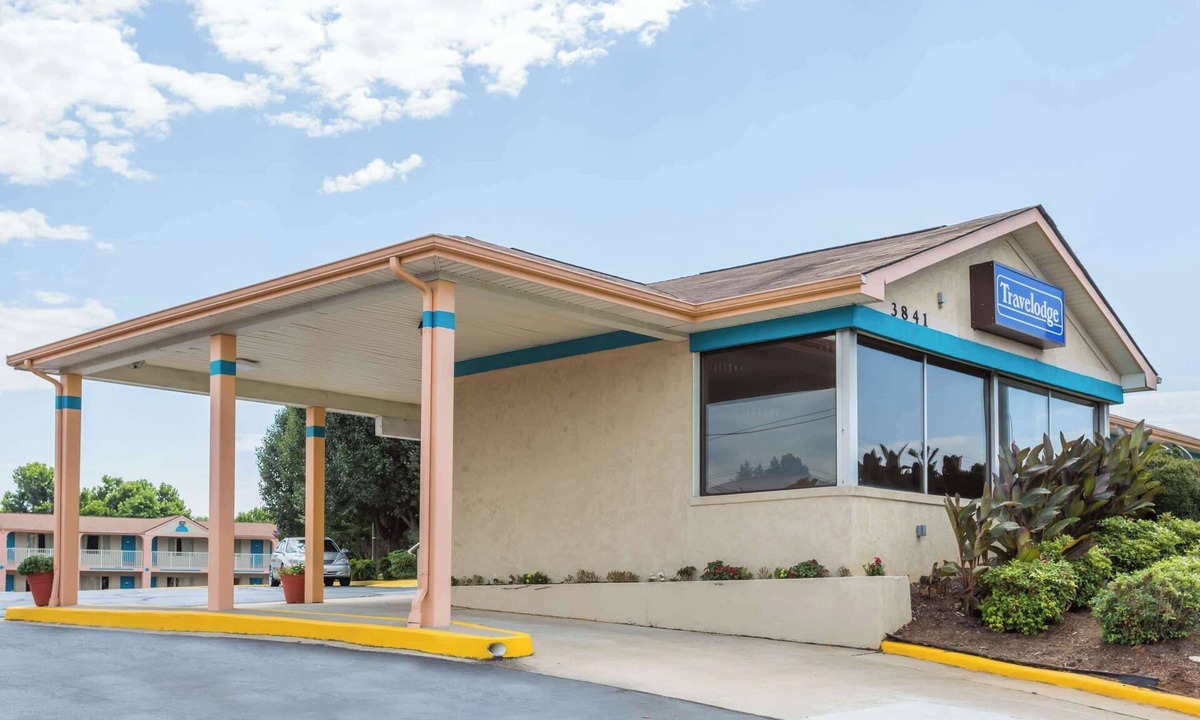 Martinsville Hotel | Travelodge by Wyndham Ridgeway Martinsville Area
