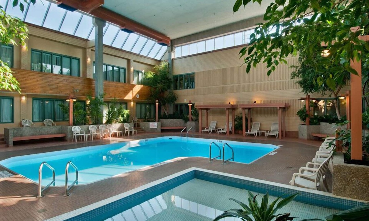 Winnipeg Hotel | Travelodge by Wyndham Winnipeg East