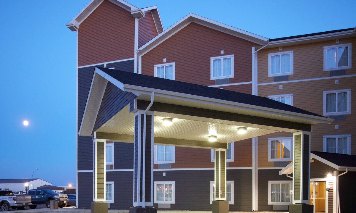 Estevan Hotel | Travelodge Suites by Wyndham Estevan