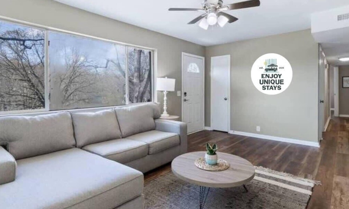 Rossville House | Travis' Place - Convenient & Affordable Location!