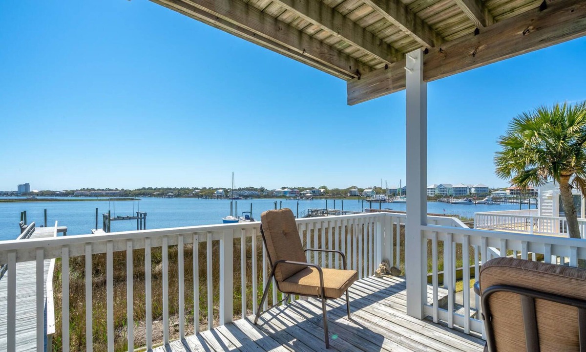 North Carolina Coast House | ☀️Tre Sorelle: Canal Front Decks, Boat Slip, Gas Grill. Close to Beach☀️