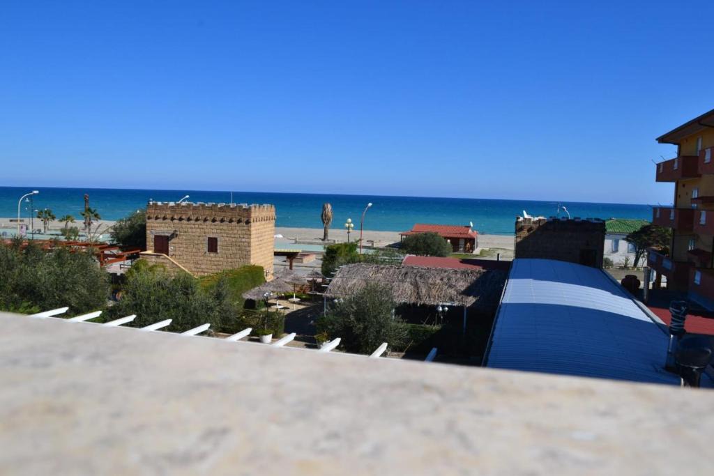 Strongoli House | Tre torri