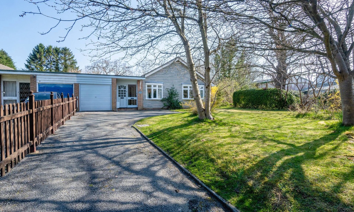 Rhayader House | TREDERWEN, pet friendly, country holiday cottage in Rhayader