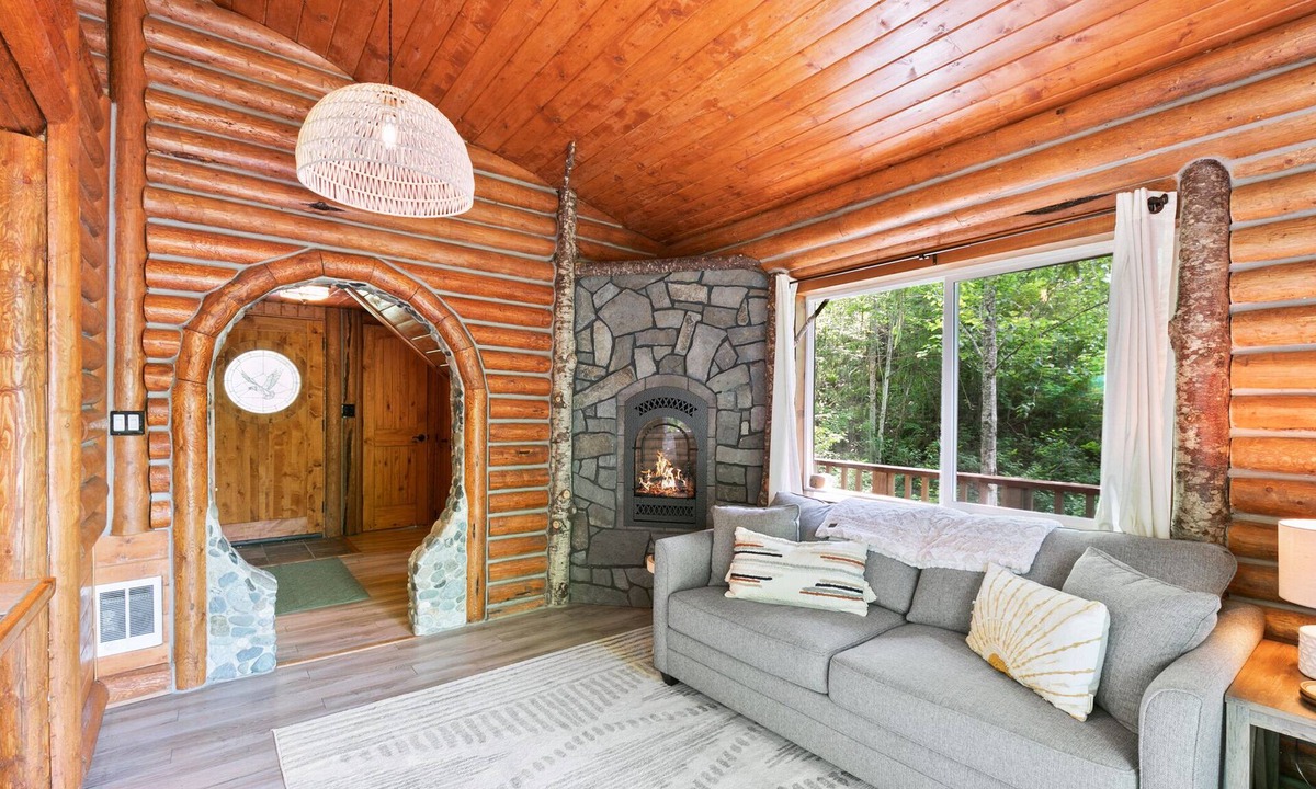 Gold Bar Cabin | Tree Frog Terrace - mountain trail w/views, river access, 4+pets