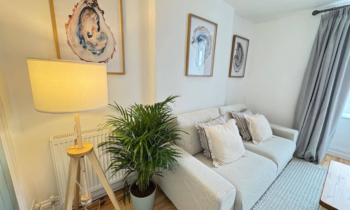 Stratton House | Tree Hill Cottage – Sleeps 4 | Stratton, Bude