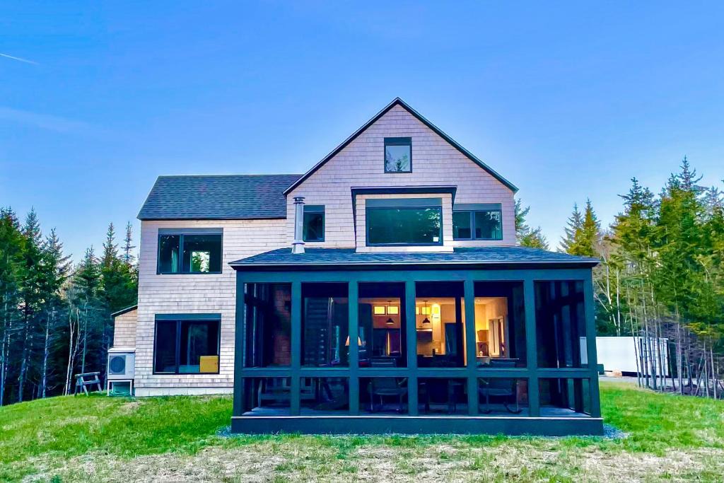 Tenants Harbor House | Tree House at Harts Neck