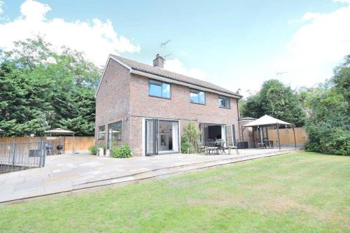 Harlow Villa | Tree House