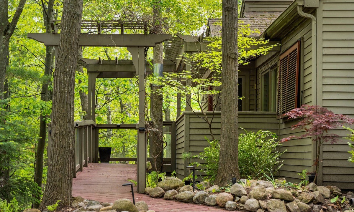 Maple City House | Tree House in The Homestead
