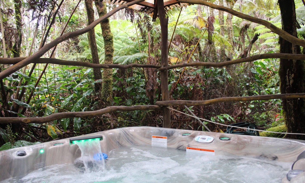 Volcano Cabin | Tree House in Volcano Rainforest with a Hot Tub