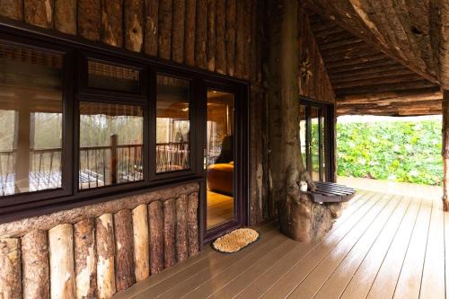 Bedford Ski Chalet | Tree House - Luxury Riverside Escape!