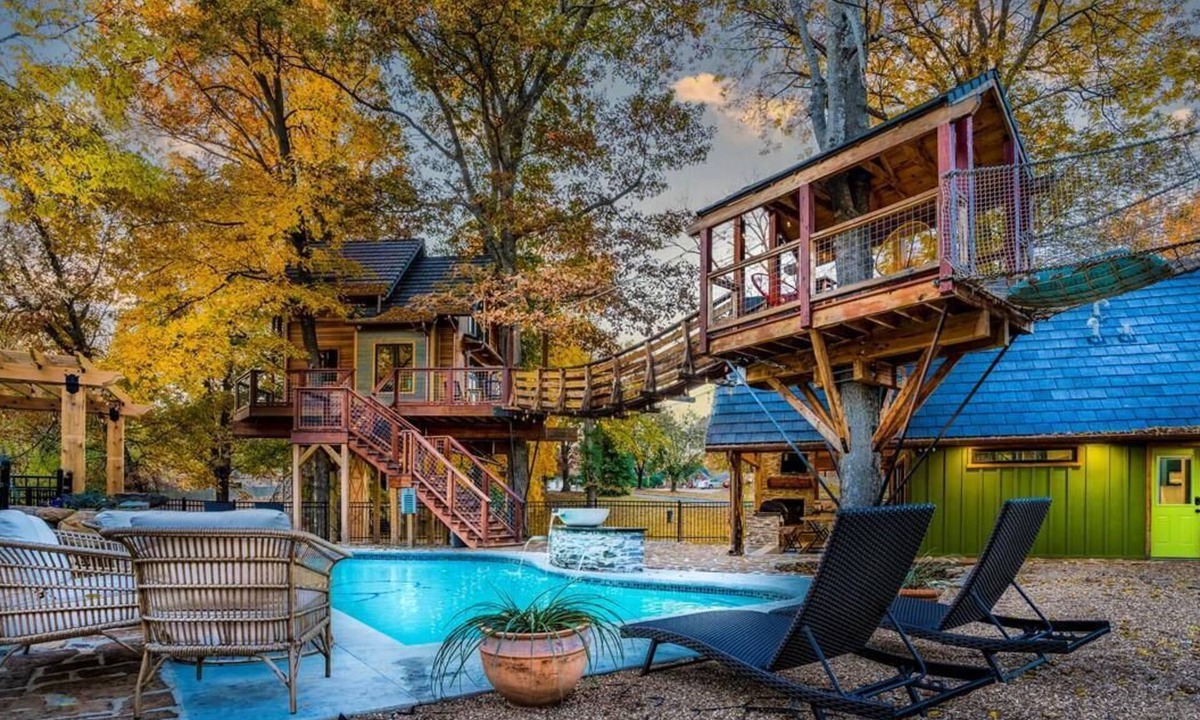 Bentonville House | Tree House Oasis, conveniently located in the heart of Bentonville