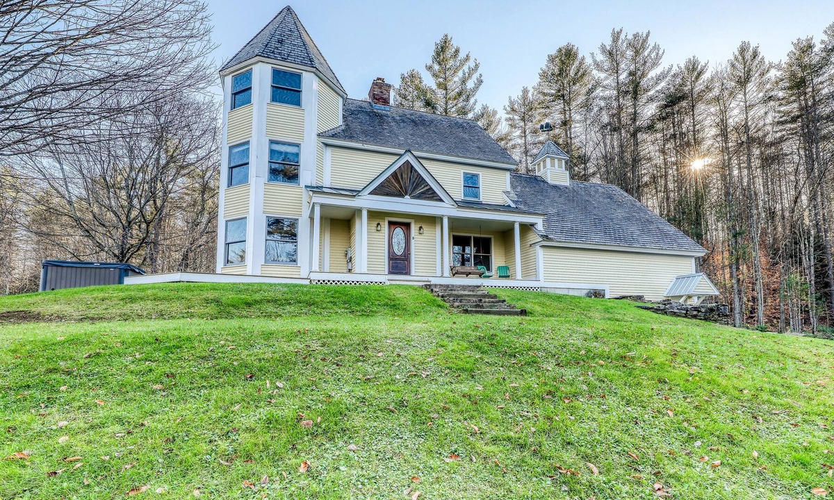 South Londonderry House | Tree-Lined, Four-Level Home w/ Fireplace, Foosball, Laundry & Back Deck!