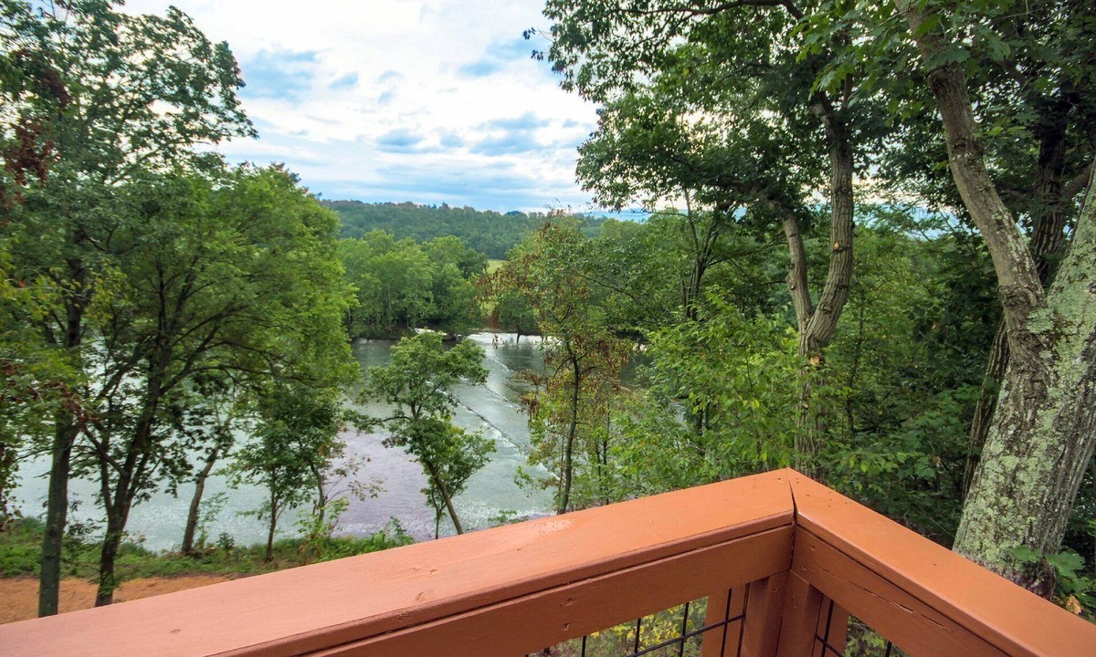 Luray Cabin | Tree Top cabin on the Shenandoah River