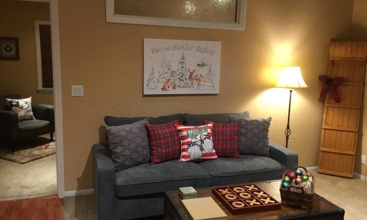 Fox Farm Cabin | Tree Top Cottage- Romantic HOT TUB WiFi Pets 125.00/165.00