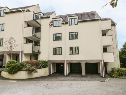 Bowness-on-Windermere House | Tree Tops View