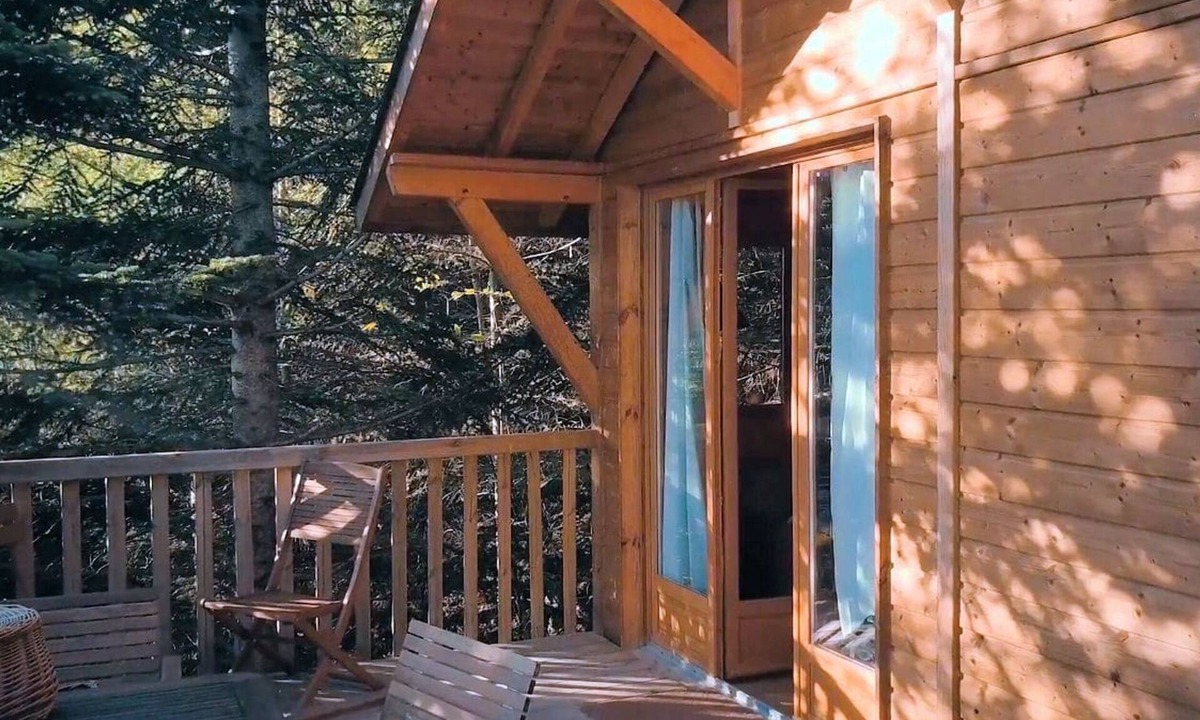 Prats-de-Mollo-la-Preste House | Treehouse 'Cabane Au Milieu De La Foret' with Balcony