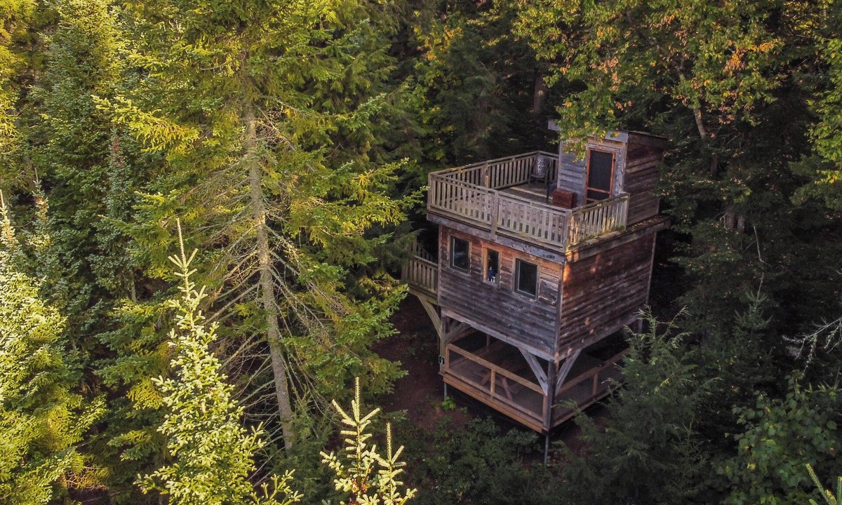 Saint-Faustin-Lac-Carre House | Treehouse #02 (Lakefront)