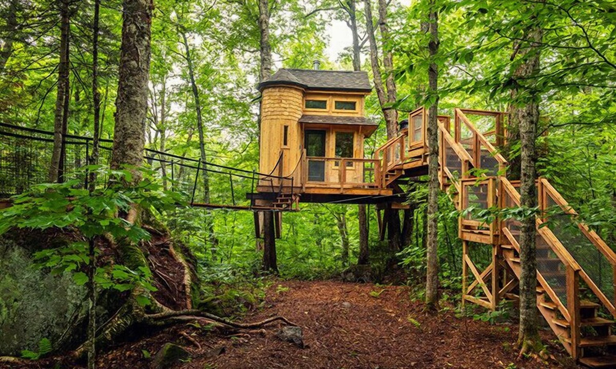Saint-Faustin-Lac-Carre House | Treehouse #13 (in the forest)