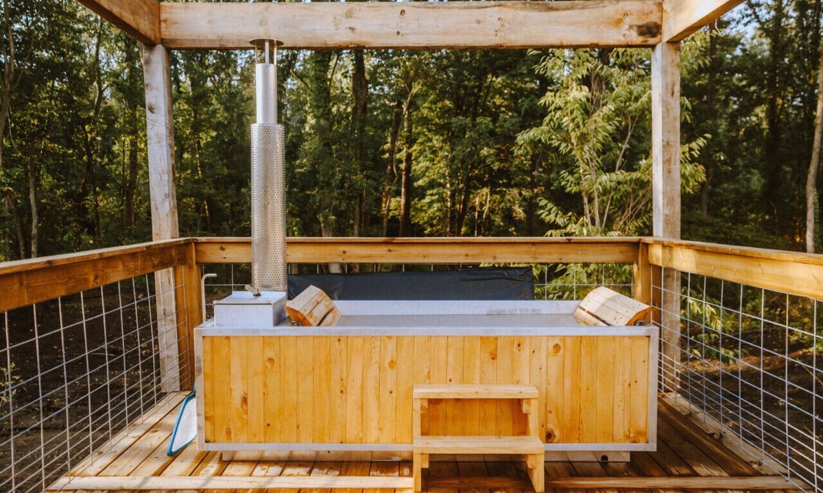 Sodus Cabin | Treehouse 4 · Wander INN Treehouse with private hot tub