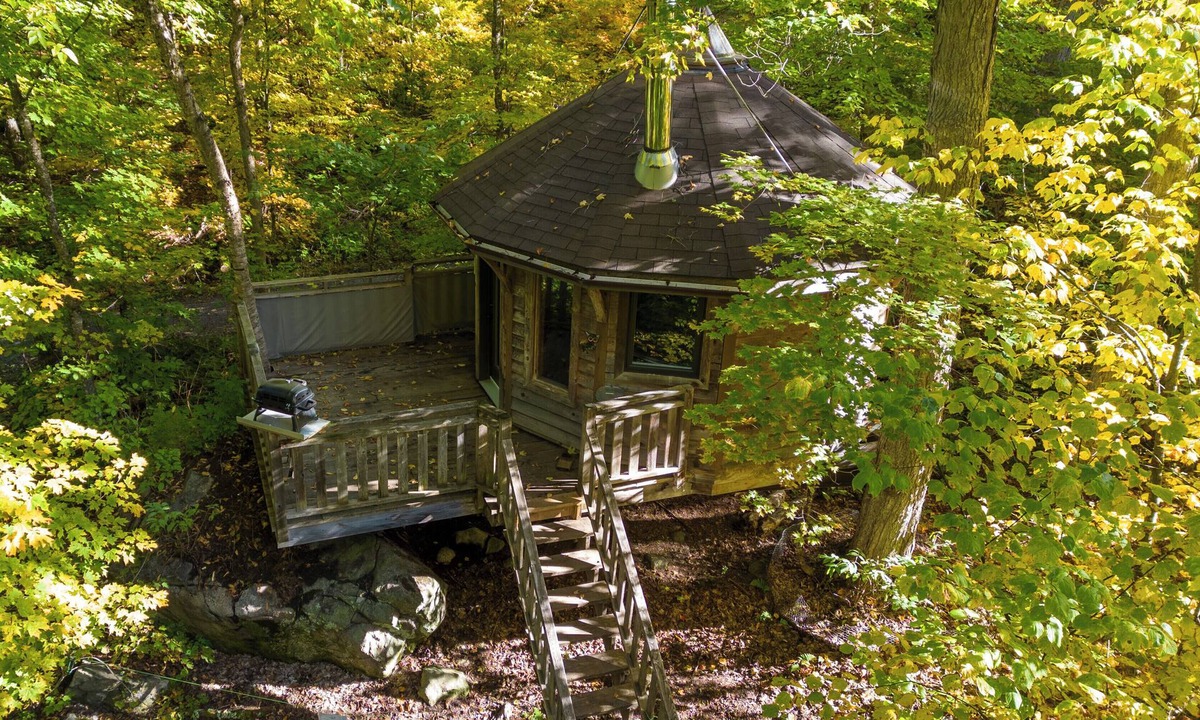 Saint-Faustin-Lac-Carre House | Treehouse #9 | The Yurt