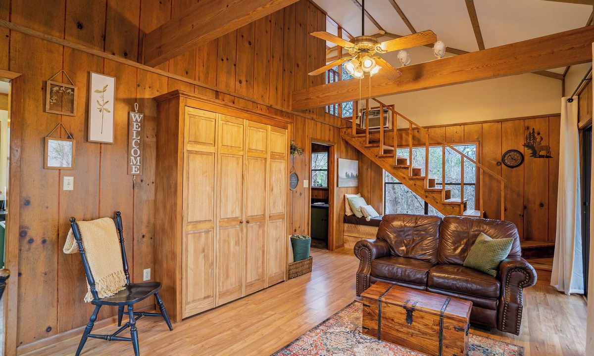 Nacogdoches Cabin | Treehouse - A cabin in the canopies at Stag Leap Cabins!