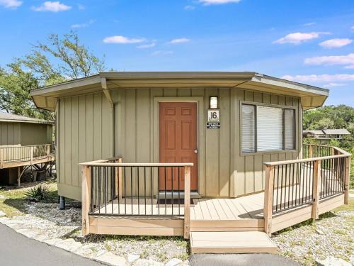 Lakeway House | Treehouse Bungalow with Community PoolHot Tub 16