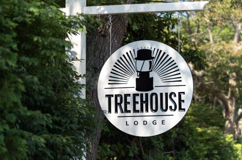 Woods Hole Hotel | Treehouse Lodge