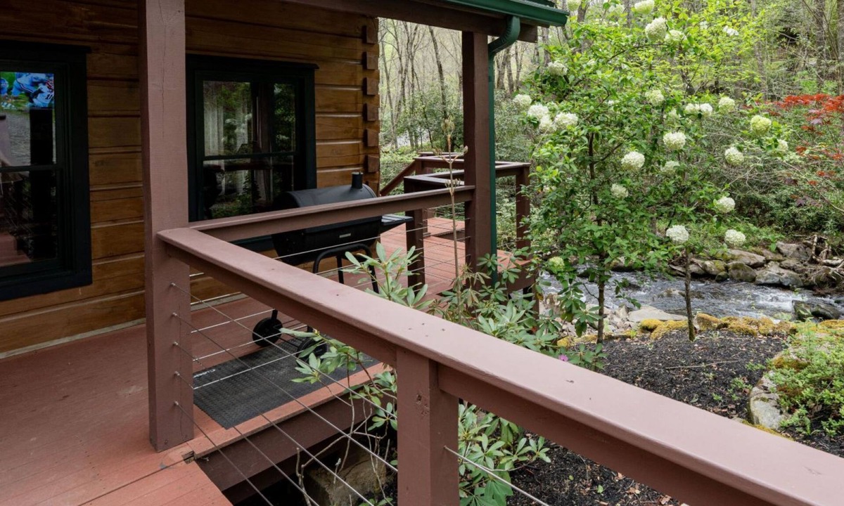 Topton Cabin | Treehouse- Pet Friendly, Luxury Log Cabin Rental on Creek, Fly-fishing, Hot Tub, Rafting-Nantahala NC