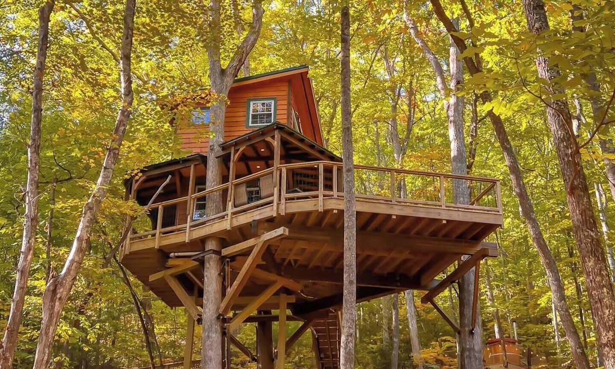 Copperhill Cabin | Treehouse Resort ~Dog Friendly~18-hole disc golf