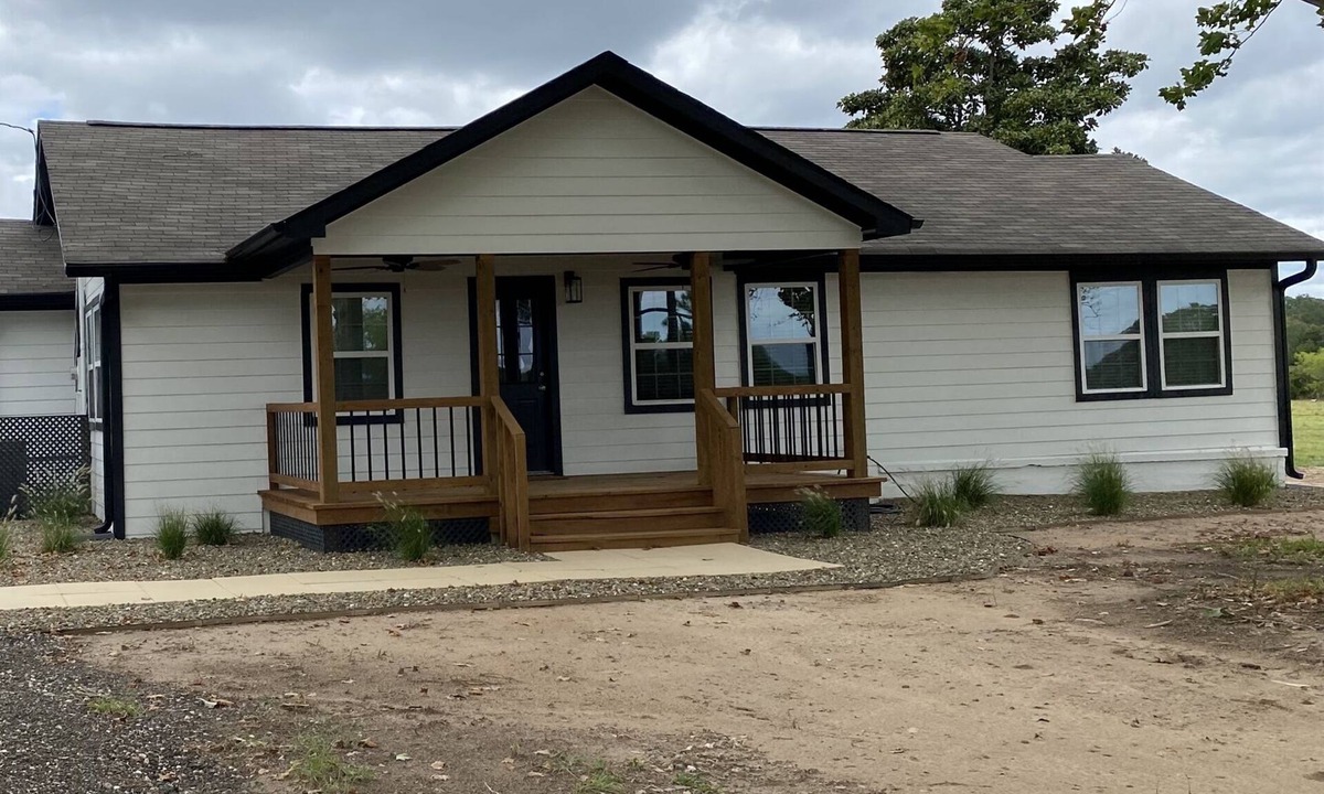 Grand Saline House | Trees and Trades - minutes from Canton Trade Days!