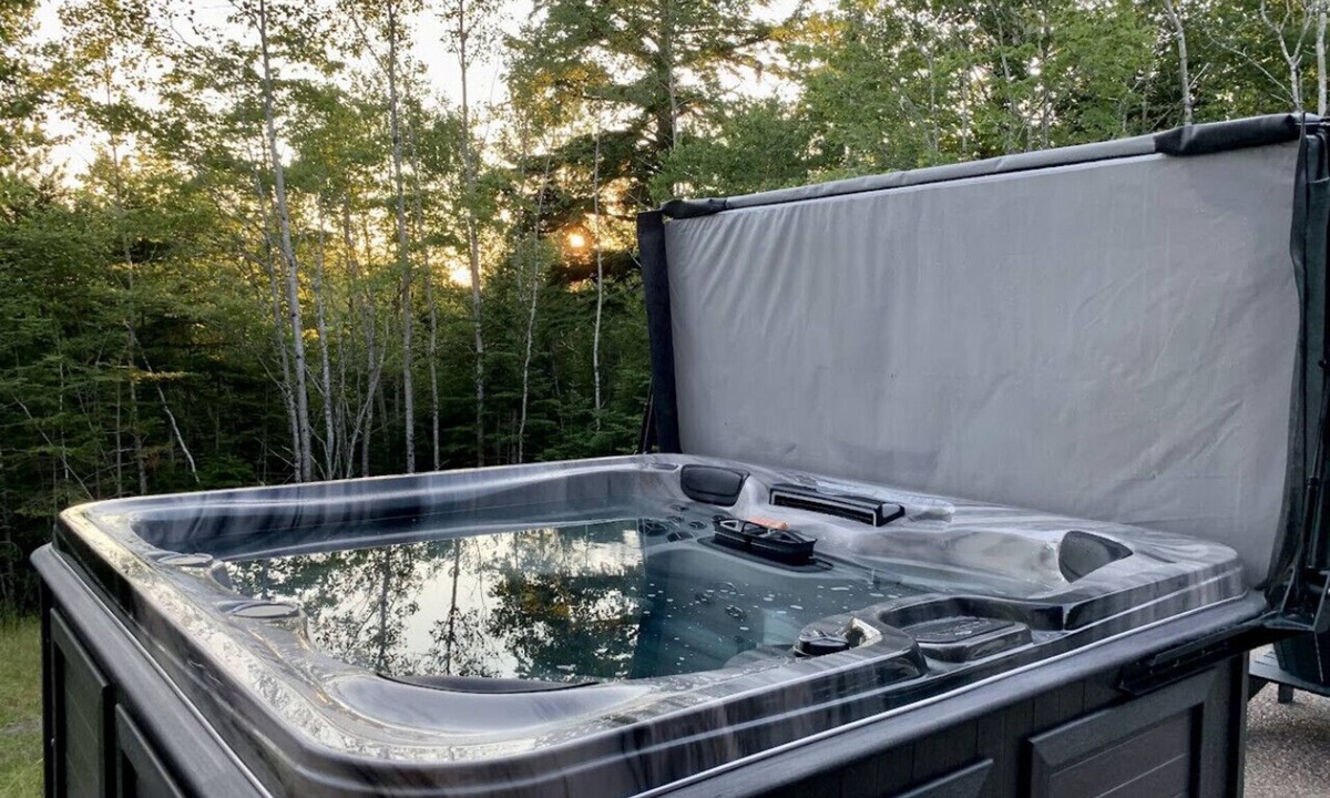 Smiths Corner House | Treeside Retreat with Hot tub