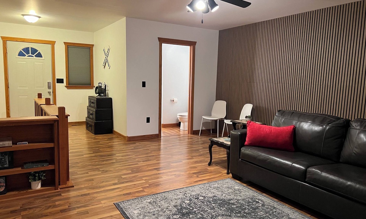 Cobden House | Treetop Hideaway Near Wineries & Giant City = Peaceful + Private