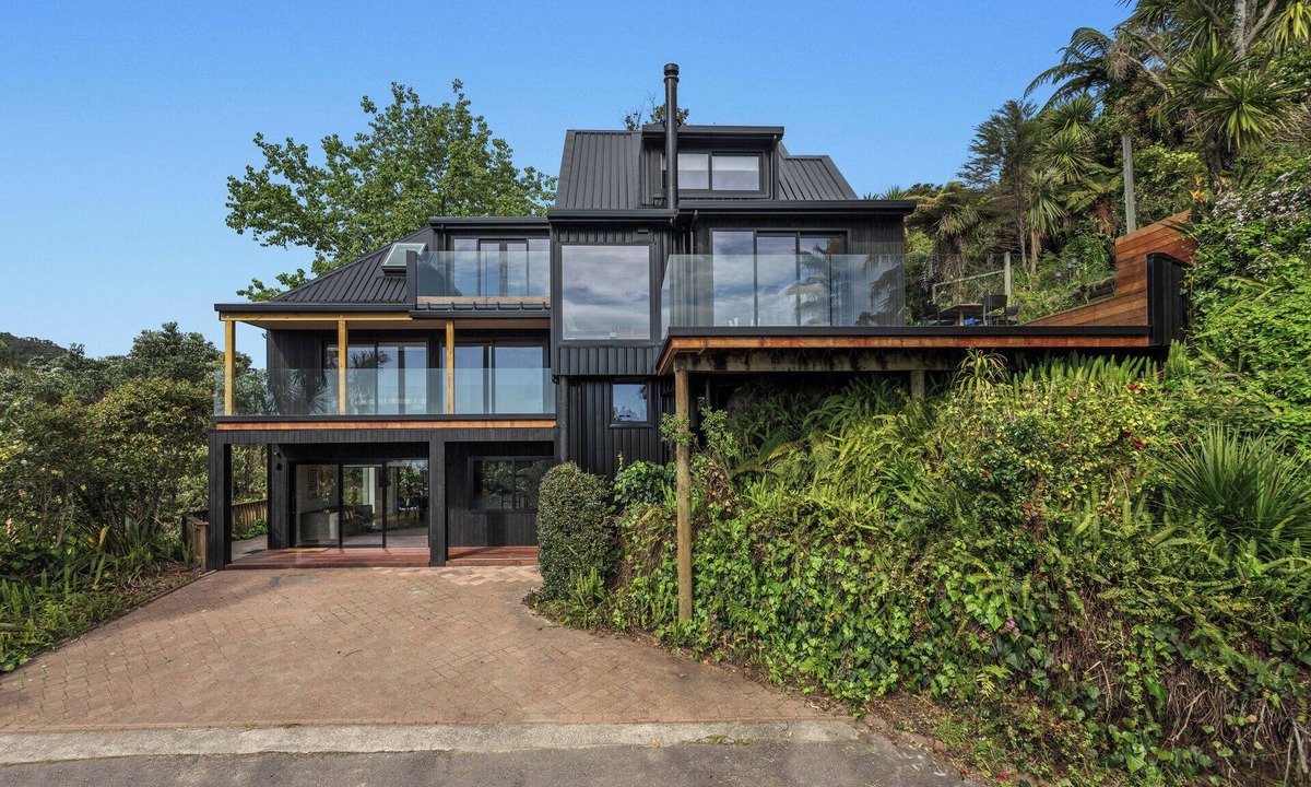 Ohope House | Treetop Hideaway - Ohope Holiday home