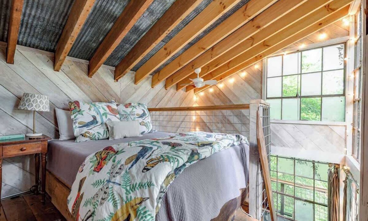 Flintstone House | Treetop Hideaways - Luna Loft