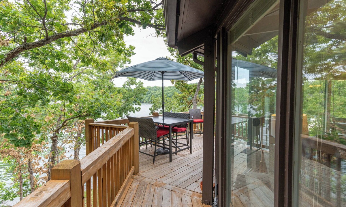 Village of Four Seasons Cottage | Treetop Village 15, Outdoor Pool steps away, Sleeps 8, Pet-friendly, 13 MM