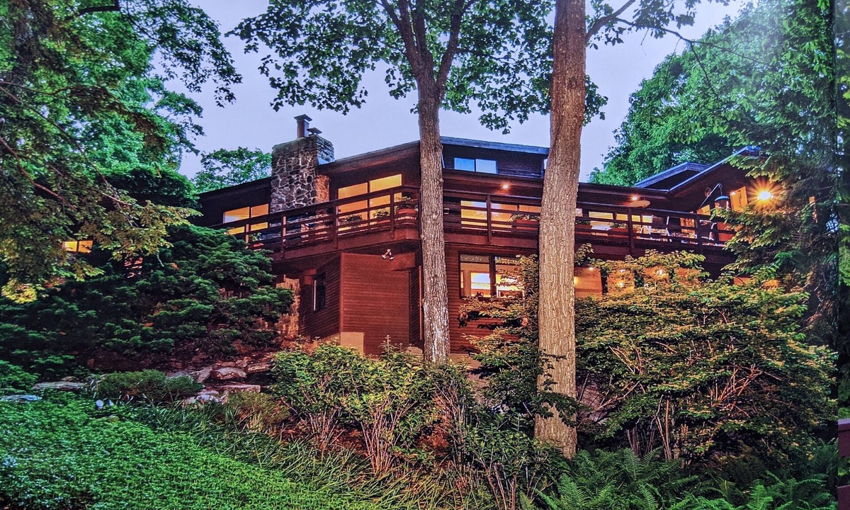 Guilford House | TREETOPS! A Reunion/Retreat/Event estate! JULY OPENINGS Seasonal POOL! Sleeps 12