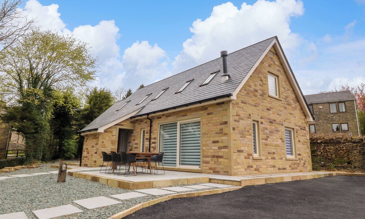 Newton-in-Bowland Cottage | TREETOPS, family friendly, with open fire in Clitheroe