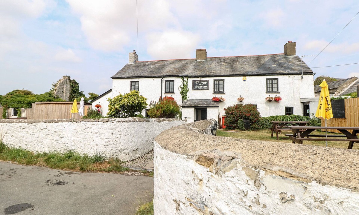 Monknash Cottage | TREFECHAN - 4 PLOUGH & HARROW, pet friendly in Llantwit Major