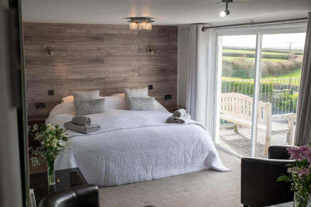 Helston Bed & Breakfast | Tregaddra Farm B&B