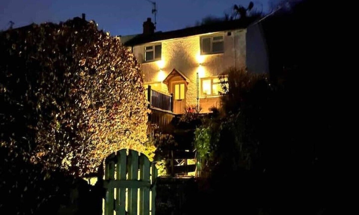 Cwmbran Cottage | Tregaron Cottage, Upper Cwmbran