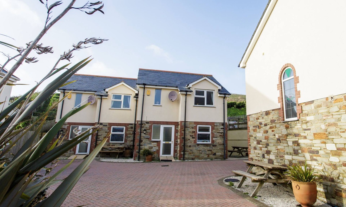 Newquay Villa | Tregurrian Villas