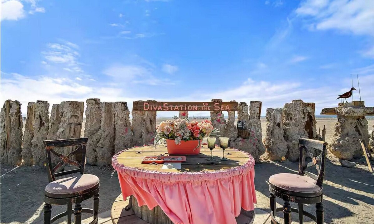 Bombay Beach Cottage | Tremendous 2-bedroom cottage with AC in charming Bombay