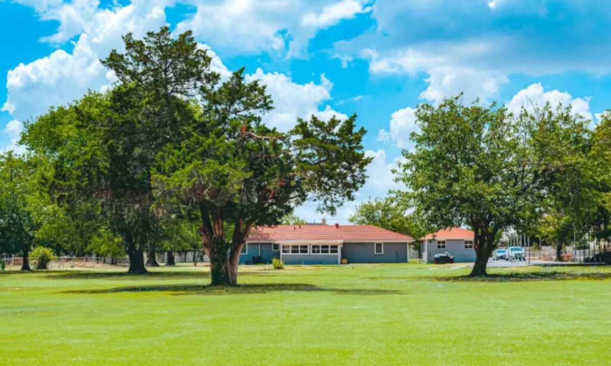 Cedar Hill House | Tremendous 3-bedroom house with AC in welcoming Cedar Hill