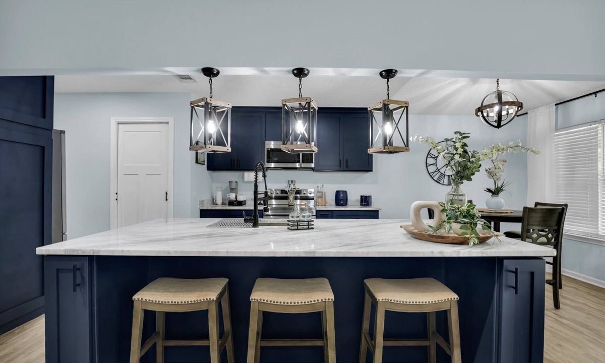 Pooler House | Trending Tranquil Retreat W/Theater&Pool Table